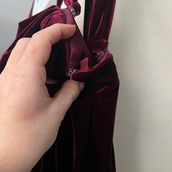 REVELRY LONDON - BURGUNDY VELVET
SIZE 4 (PETITE) Bridesmaid Dress - Picture 10 of 12